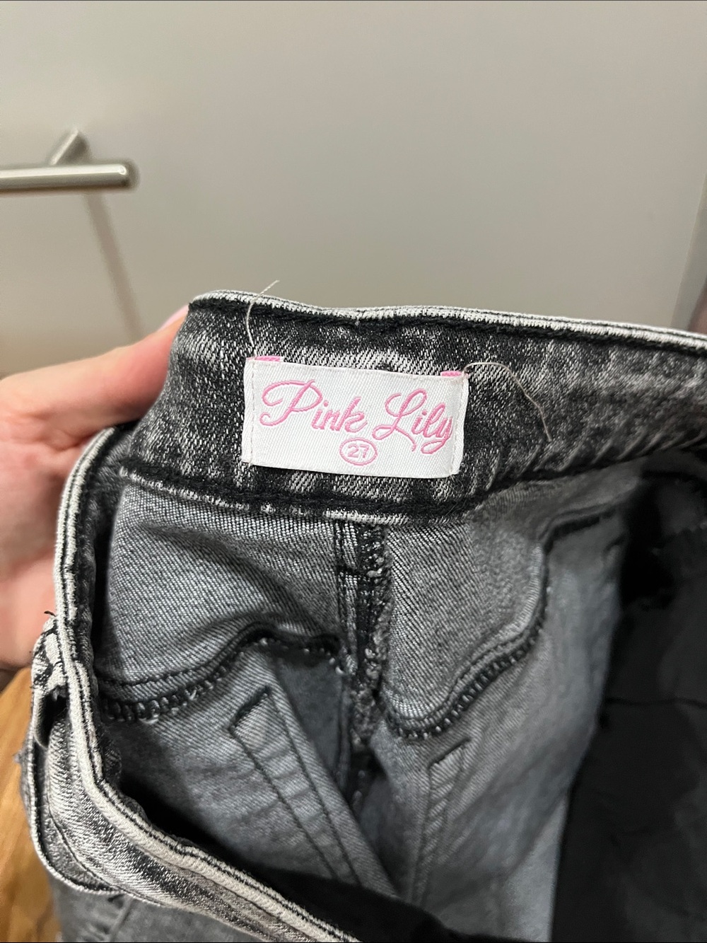 Pink Lily Black Acid Wash Denim Shorts - Women size 27 stretch - Picture 4 of 5